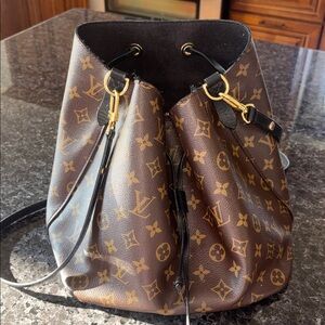 LOUIS VUITTON Monogram Neonoe MM Crossbody Bag